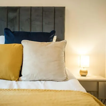 Апартаменты Cozy Retreat Near Heathrow Airport Feltham Экстерьер фото
