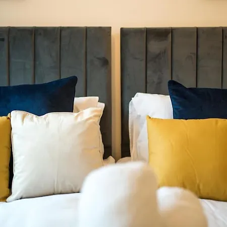 Апартаменты Cozy Retreat Near Heathrow Airport Feltham Экстерьер фото