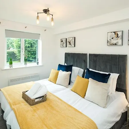 Апартаменты Cozy Retreat Near Heathrow Airport Feltham Экстерьер фото